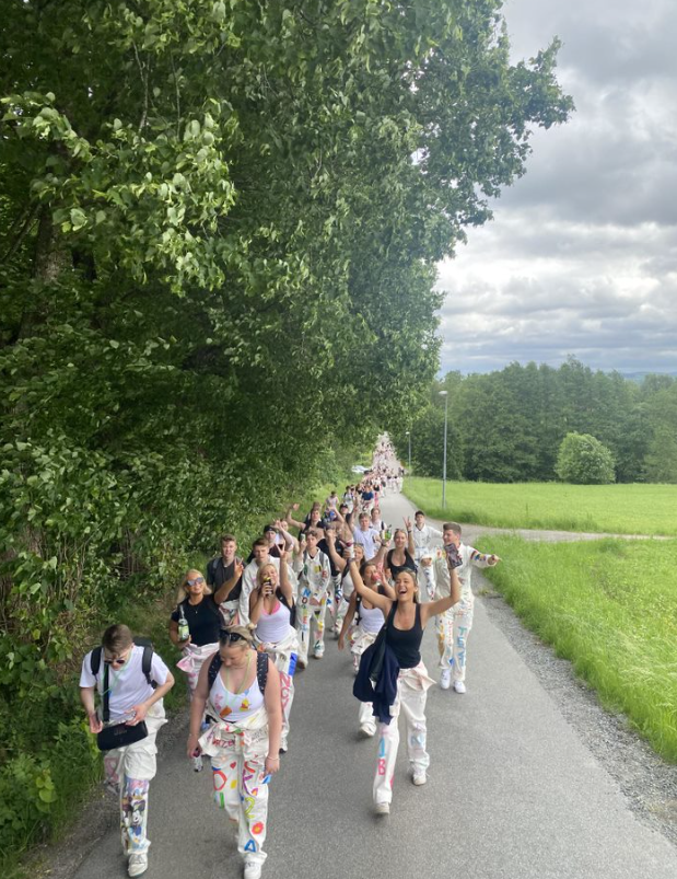 Bild från vandring efter studenten 2024, skaparna av Dinkår på äventyr